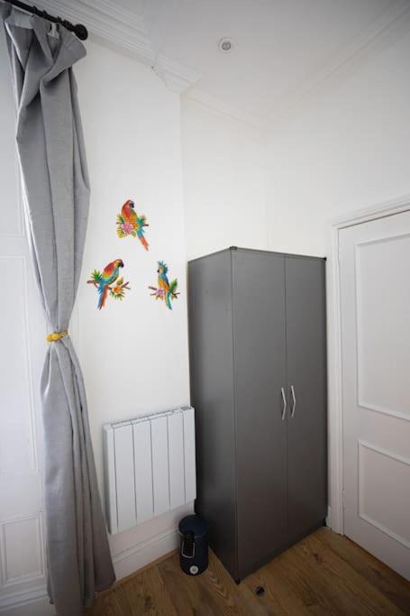 Perfect Location 4bed 2 Bath Spacious Appartement