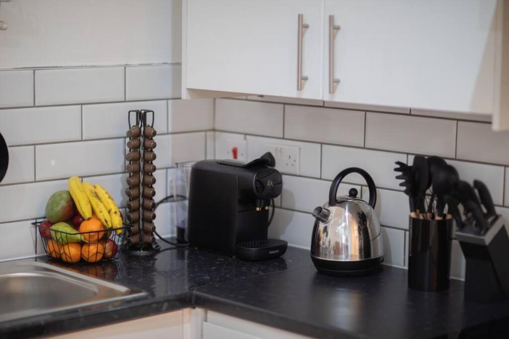 Perfect Location 4bed 2 Bath Spacious Appartement *