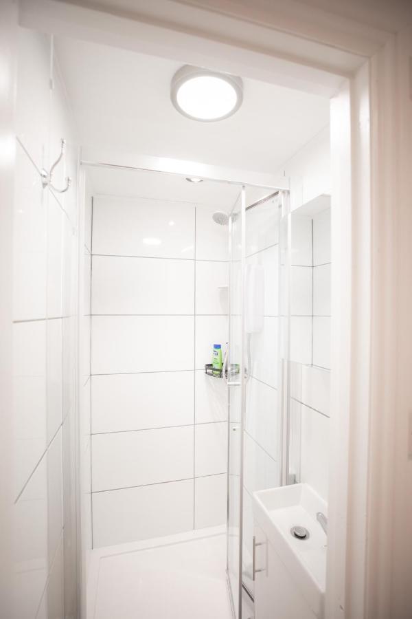 Perfect Location 4bed 2 Bath Spacious * Londen